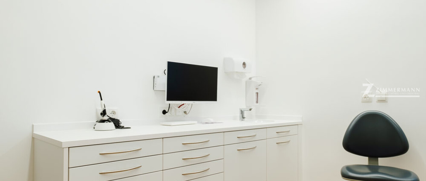 tischlerei-zimmerman-kreuz-zahnarzt-schupladen-organisiert-behandlungszimmer