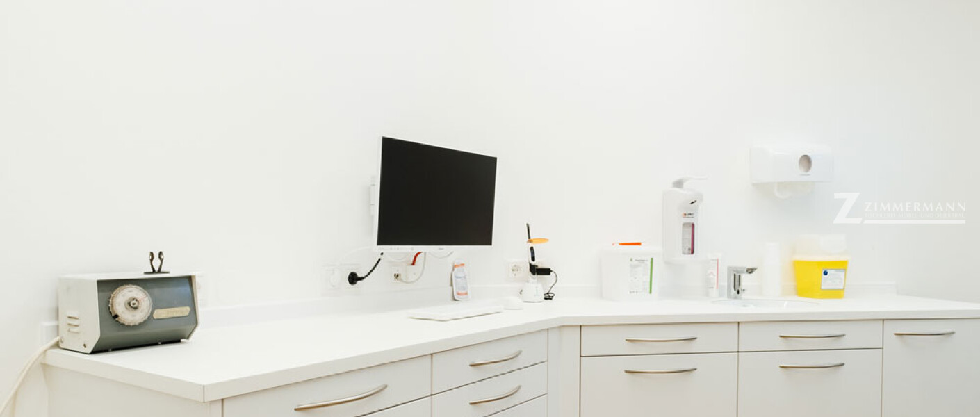 tischlerei-zimmerman-kreuz-zahnarzt-schupladen-organisiert-behandlungszimmer