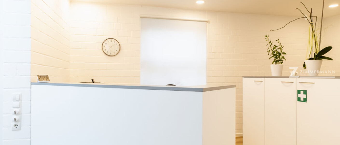 tischlerei-zimmerman-kreuz-zahnarzt-schupladen-organisiert-behandlungszimmer