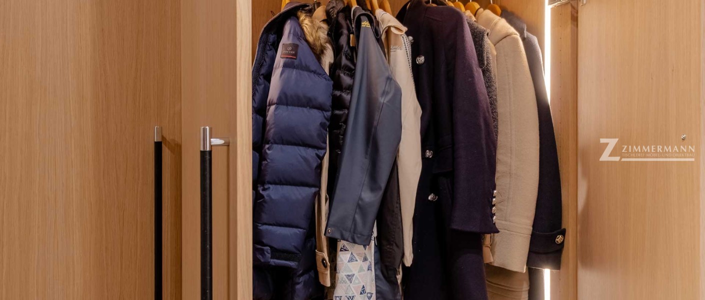 tischlerei-zimmermann-flurschleuse-tuer-schrank-kleidung