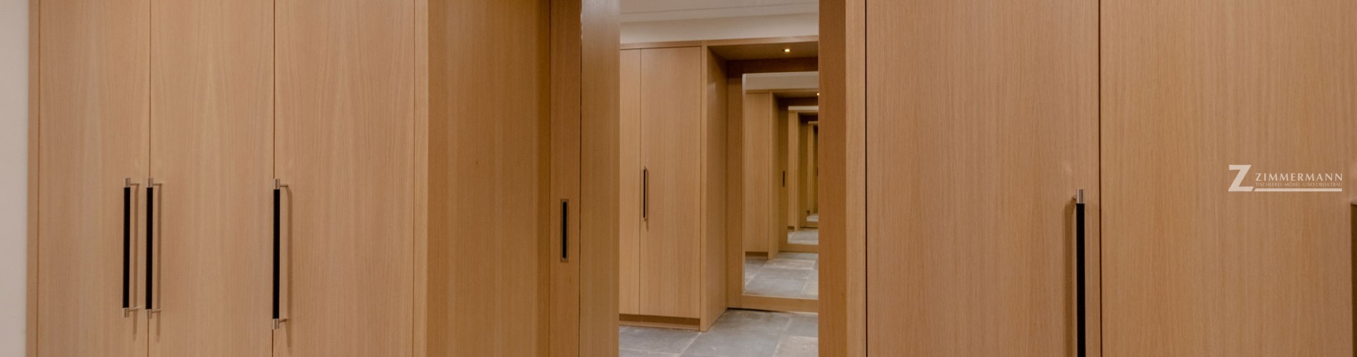 tischlerei-zimmermann-flurschleuse-tuer-schrank-kleidung