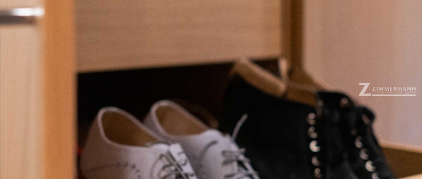 tischlerei-zimmermann-flurschleuse-tuer-schrank-schuhen-schubladen