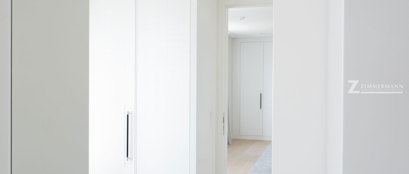 tischlerei-zimmermann-ankleidezimmer-regale-schubladen-kleidung