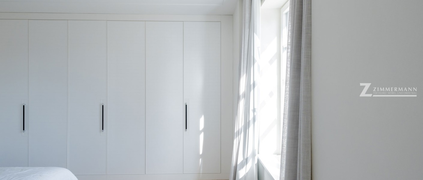 tischlerei-zimmermann-ankleidezimmer-regale-schubladen-kleidung