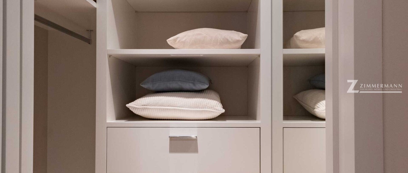 tischlerei-zimmermann-gastewohnung-schubladen-regale