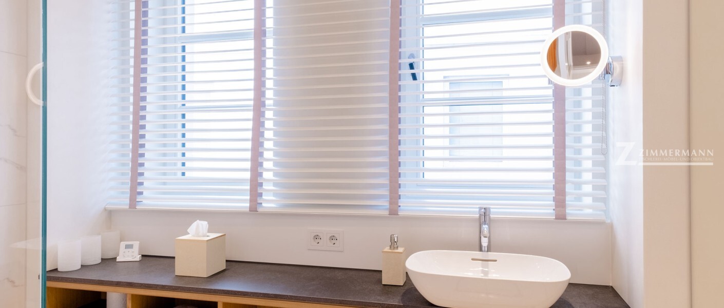 tischlerei-zimmermann-gastewohnung-badezimmer-schubladen-regale