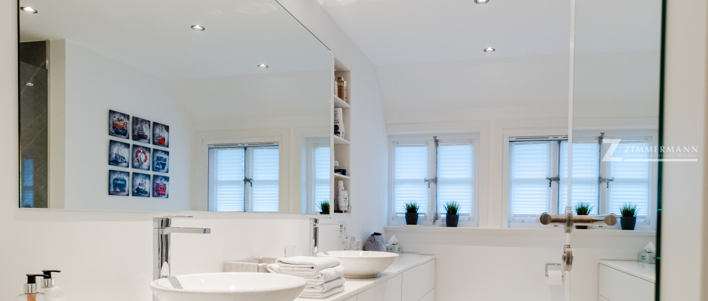 tischlerei-zimmermann-harmstorf-badezimmer-waschbecken-schubladen-spiegel-dekoration