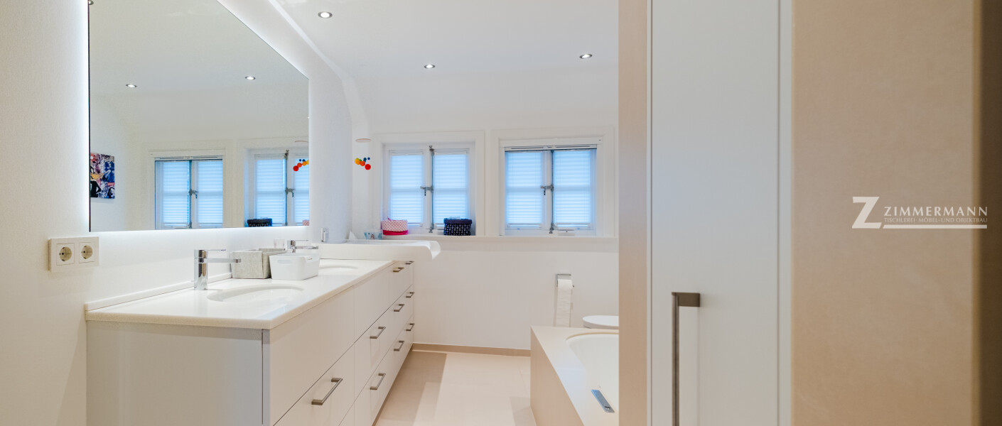 tischlerei-zimmermann-harmstorf-badezimmer-waschbecken-schubladen-spiegel-dekoration
