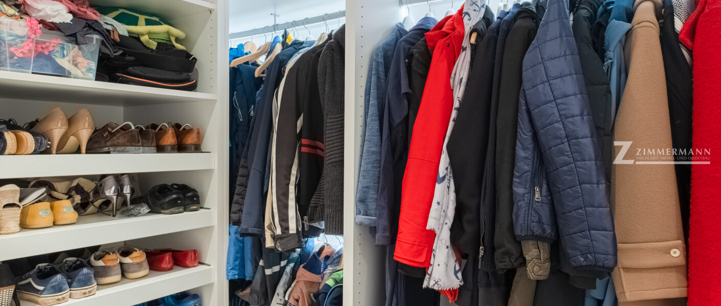 tischlerei-zimmermann-Harmstorr-familiengadrobe-kleider-regale-organisation