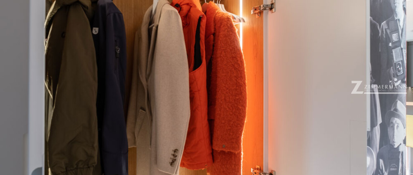 tischlerei-zimmermann-moebelbau-garderobe-beleuchtung