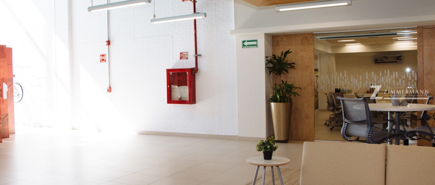 tischlerei-zimmermann-ladenbau-inneneinrichtung-werbeagentur-moebel-tische-decke-design