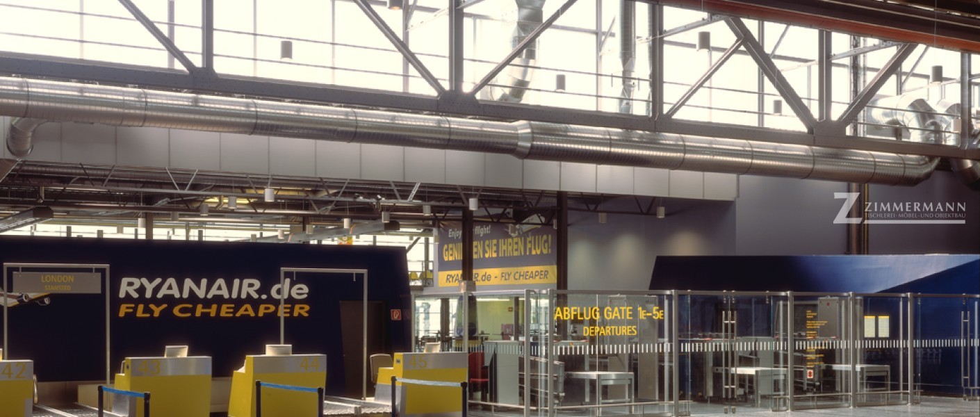 tischlerei-zimmermann-ryanair-gate-sicherheitskontrolle