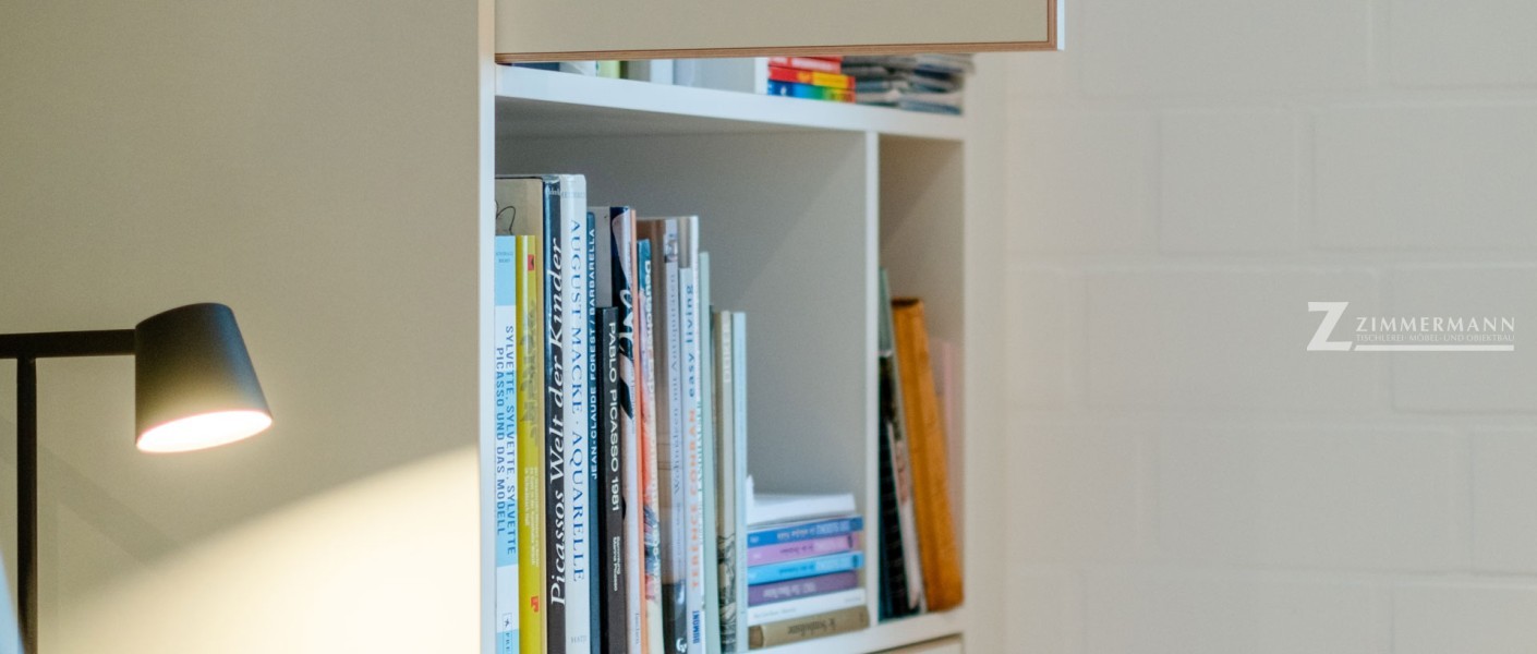 tischlerei-zimmermann-buecherregal-leseecke-couch-schublade-schrank