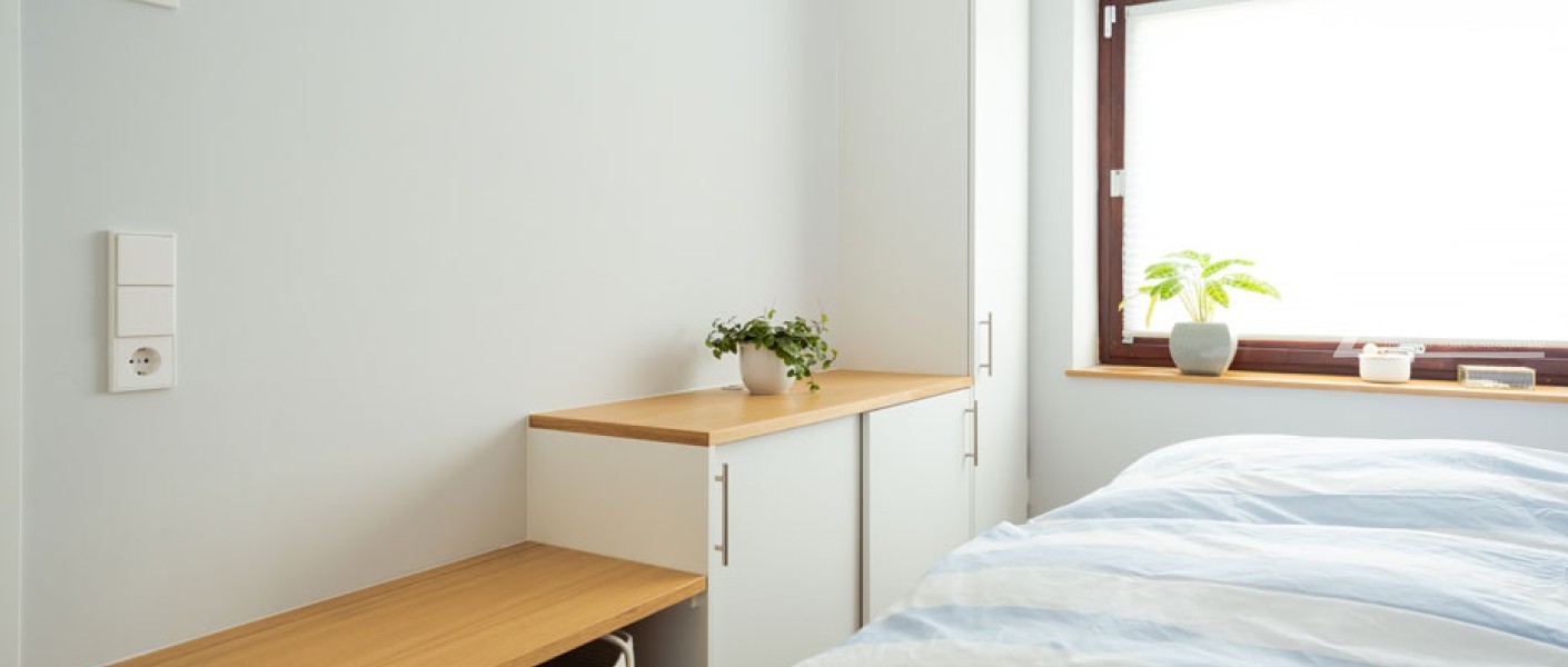 tischlerei-zimmermann-schlafzimmer-einrichtung-kommode-wäscheklappe