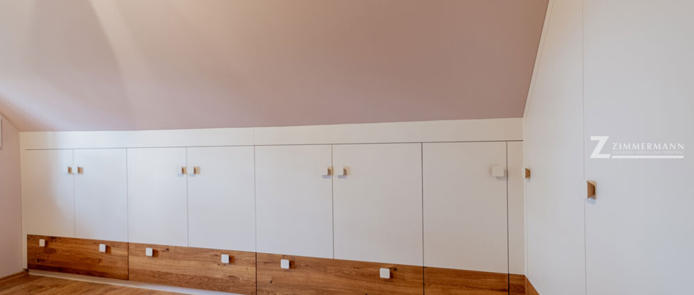 tischlerei-zimmermann-wandschrank-holz-eiche-weißmatt-griffe