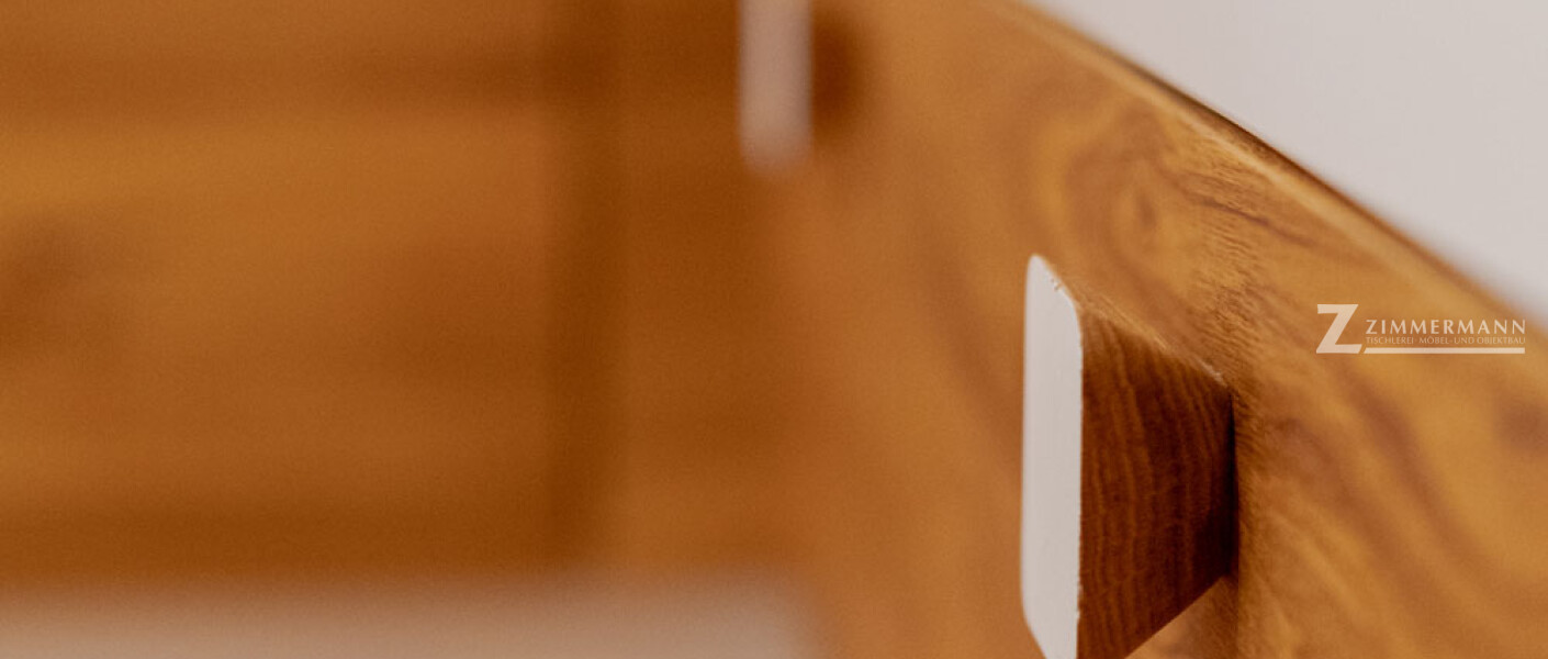 tischlerei-zimmermann-wandschrank-holz-eiche-weißmatt-griffe-1