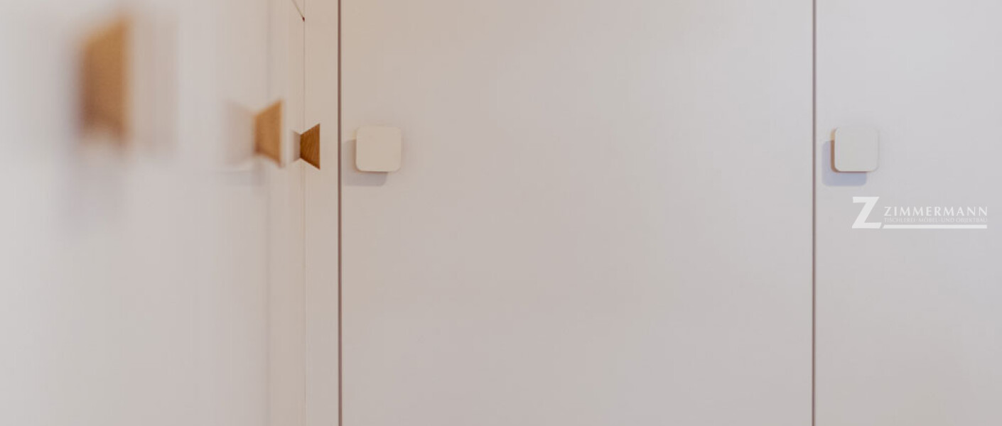 tischlerei-zimmermann-wandschrank-holz-eiche-weißmatt-griffe-5