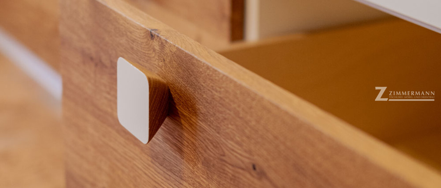 tischlerei-zimmermann-wandschrank-holz-eiche-weißmatt-griffe-6