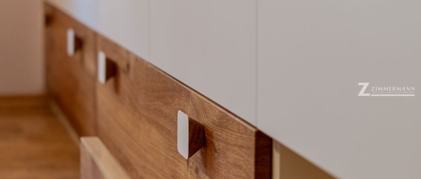 tischlerei-zimmermann-wandschrank-holz-eiche-weißmatt-griffe-7