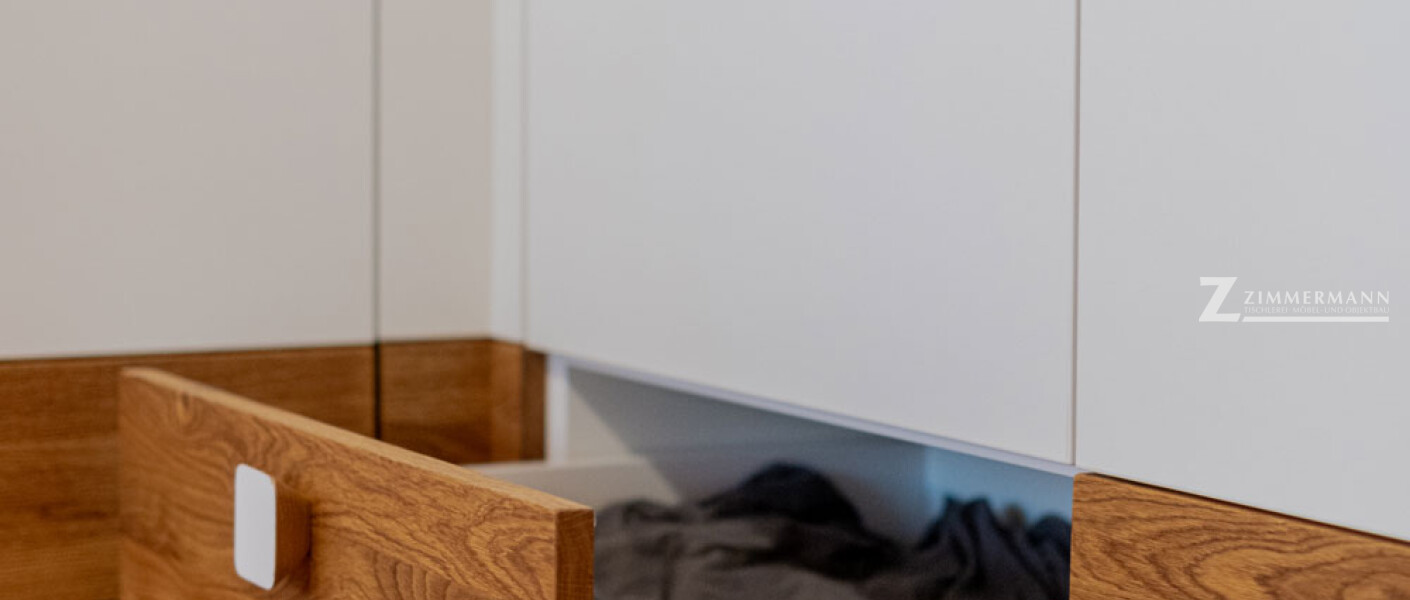 tischlerei-zimmermann-wandschrank-holz-eiche-weißmatt-griffe-9