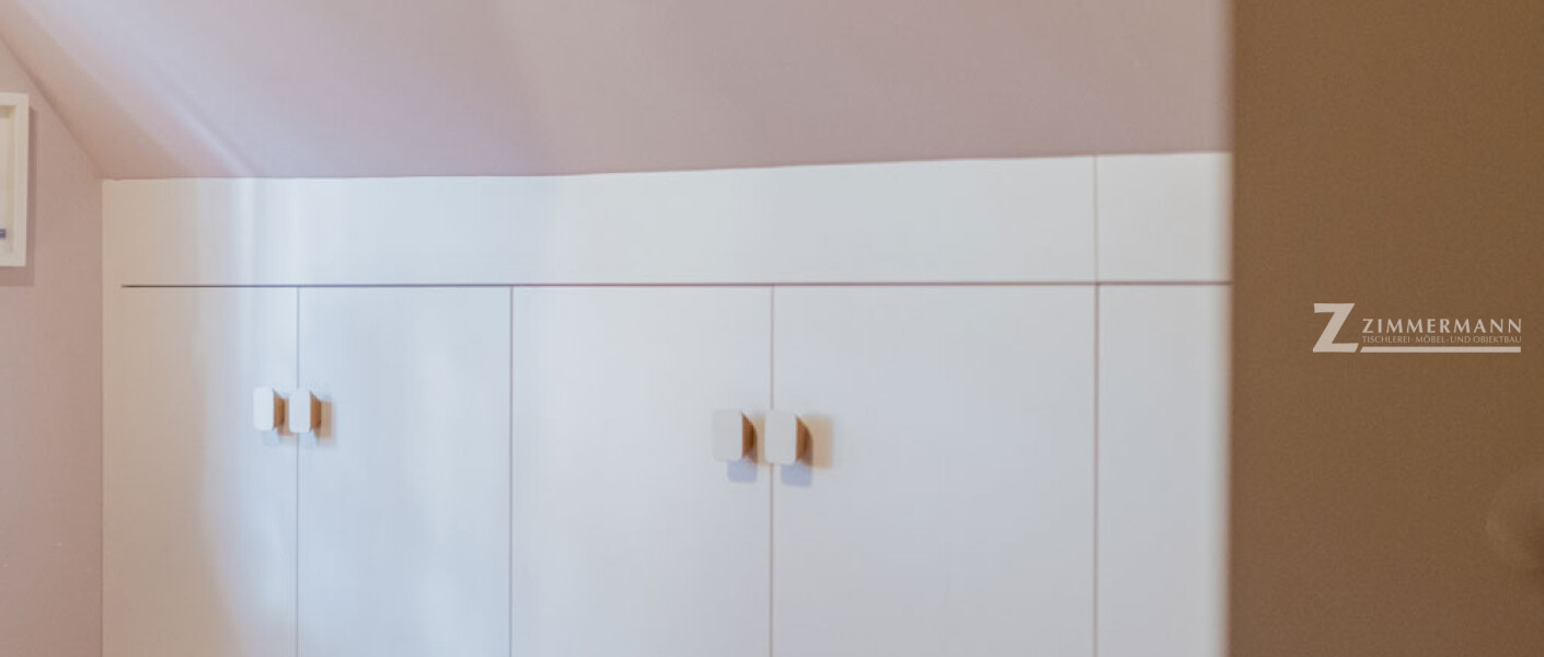 tischlerei-zimmermann-wandschrank-holz-eiche-weißmatt-griffe-16