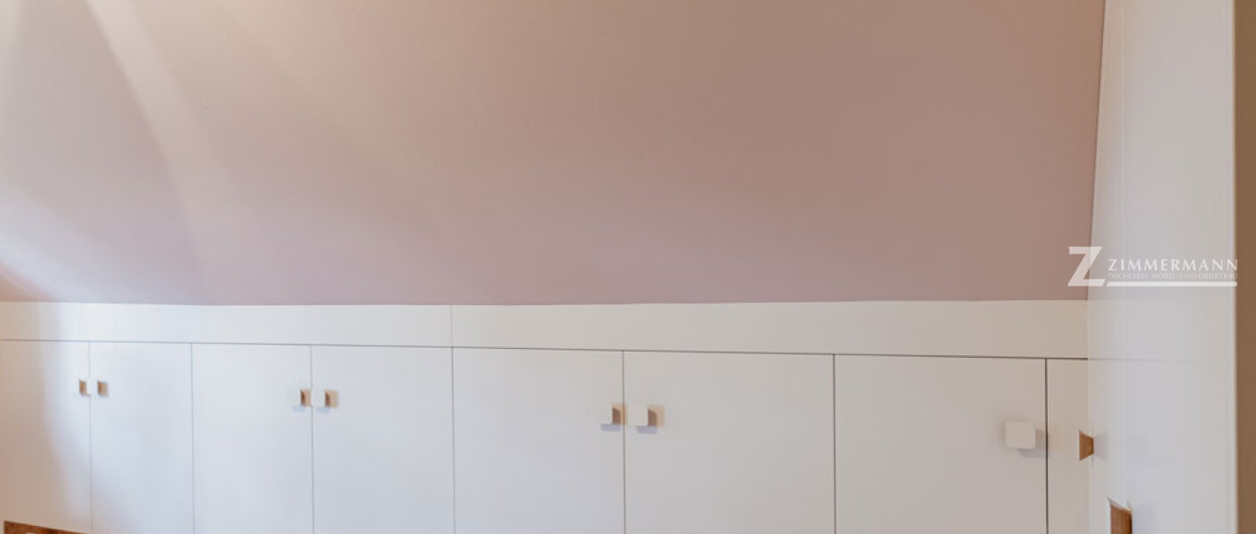 tischlerei-zimmermann-wandschrank-holz-eiche-weißmatt-griffe-18