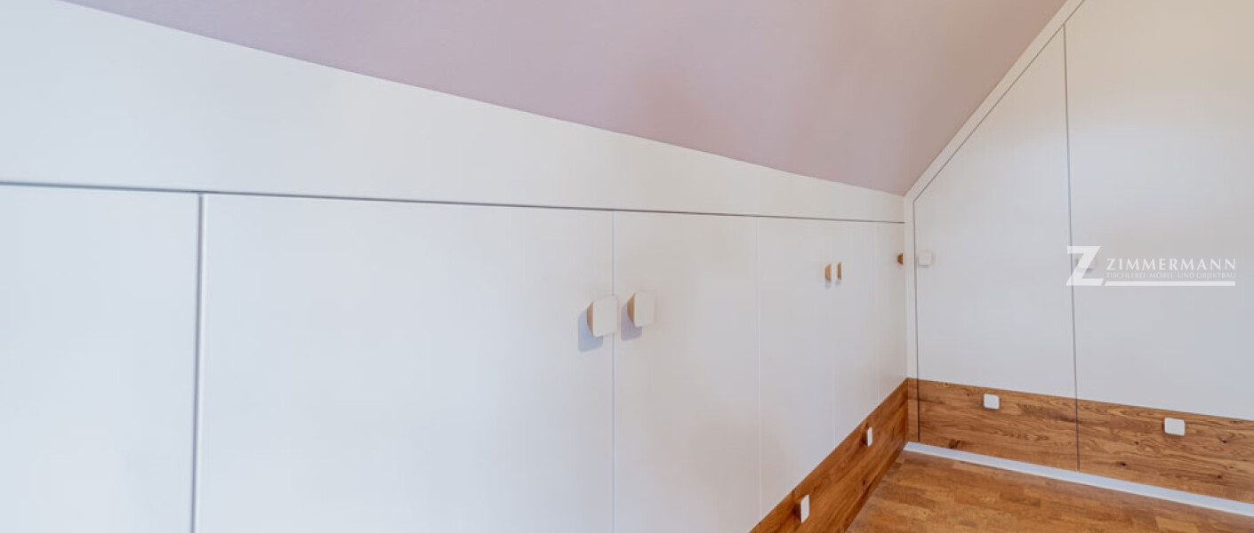 tischlerei-zimmermann-wandschrank-holz-eiche-weißmatt-griffe-21